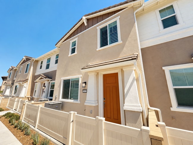 Building Photo - Beautiful, New Siena 3 Bedroom, 2.5 Bath Townhome with Solar for Rent
