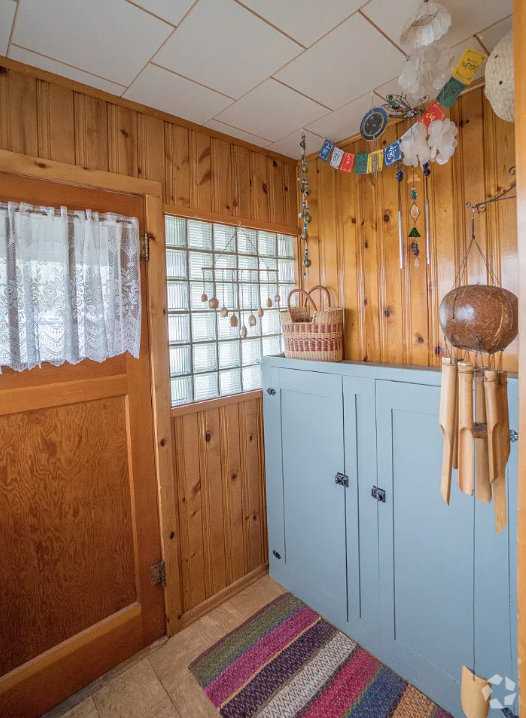 Mudroom - 636 Cliff St Unit 1 Rental