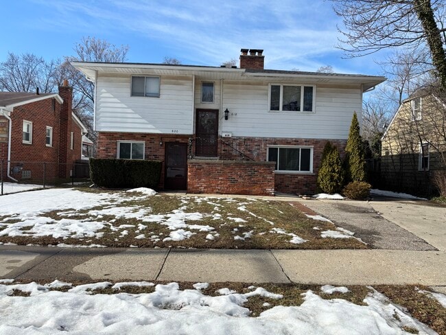 Photo - 620 Nahma Ave