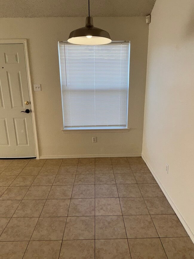 Photo - 2205 Garrett Dr