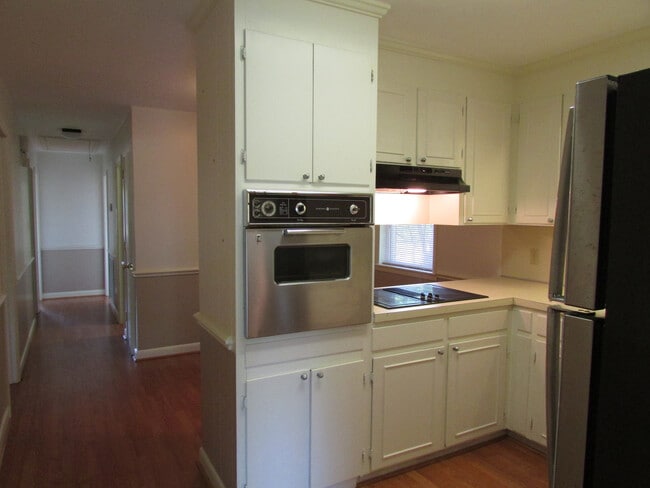 Photo - 202 Wrenwood Cir