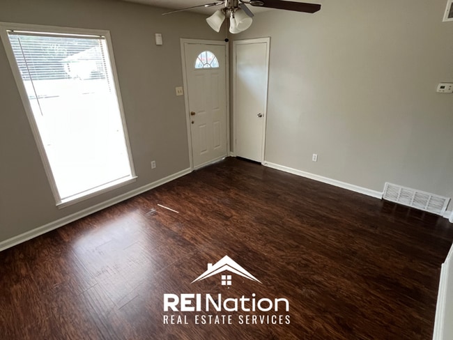 Photo - COZY & CLEAN! 3BR Memphis Value | Hardwoods & Open Kitchen | Fenced Yard!