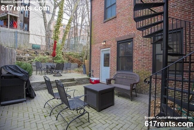 Building Photo - 8 Gates St Unit 1 Rental