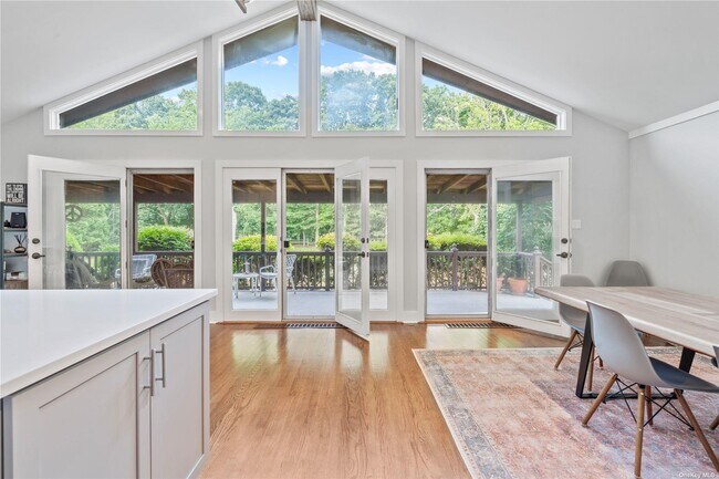 Photo - 300 Marion Pl