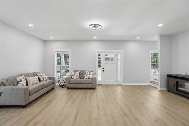 Photo - 3189 Jackson St