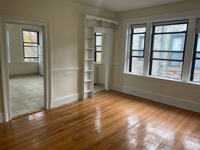 Building Photo - Available now or Dec, Jan MASSIVE TOP FLOO...