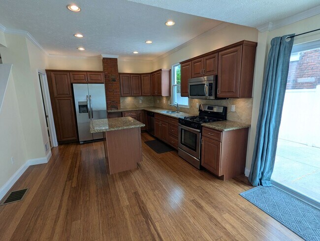 Photo - Spacious 2 Bedroom, 2.5 Bathroom Single Fa...