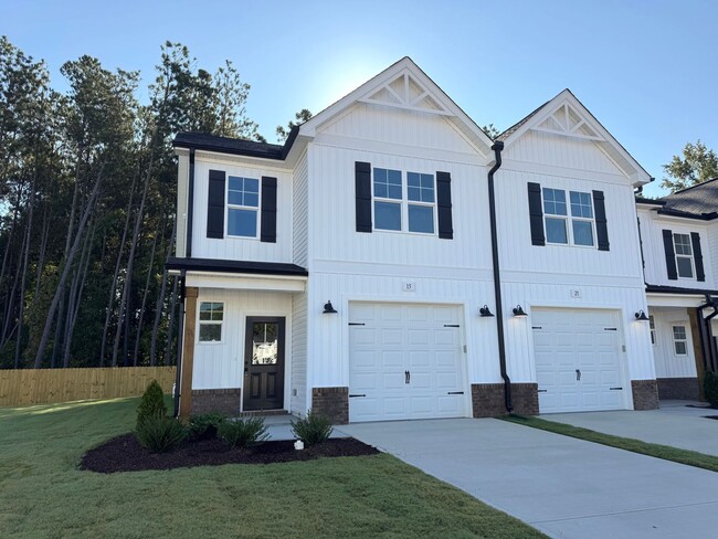 Building Photo - MOVE IN READY -3 Bed, 2.5 Bath 1 car garag... Rental