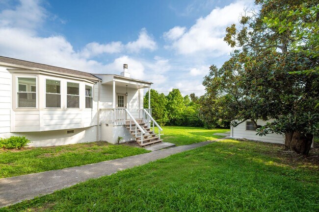 Photo - Huge 3 Bed/2 Bath Home