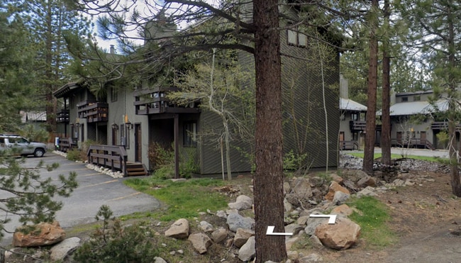 Building Photo - Spacious 2 Bed, 3 Bath Condo - Year-Round Rental