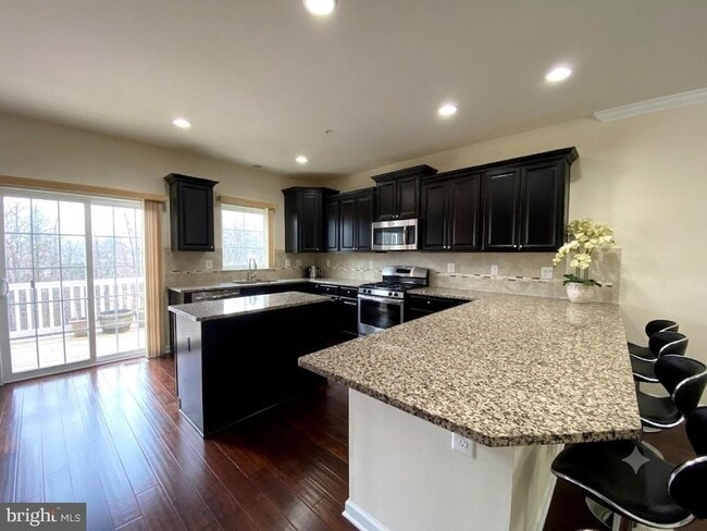 Photo - 7014 Foxton Way