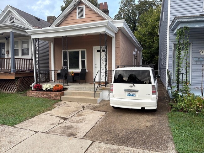 Photo - 2756 Latonia Ave