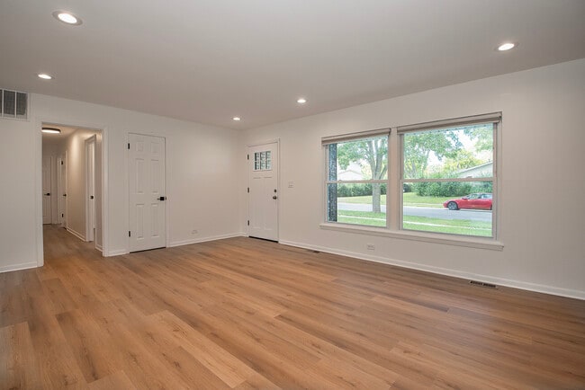 Photo - 1021 Lonsdale Rd