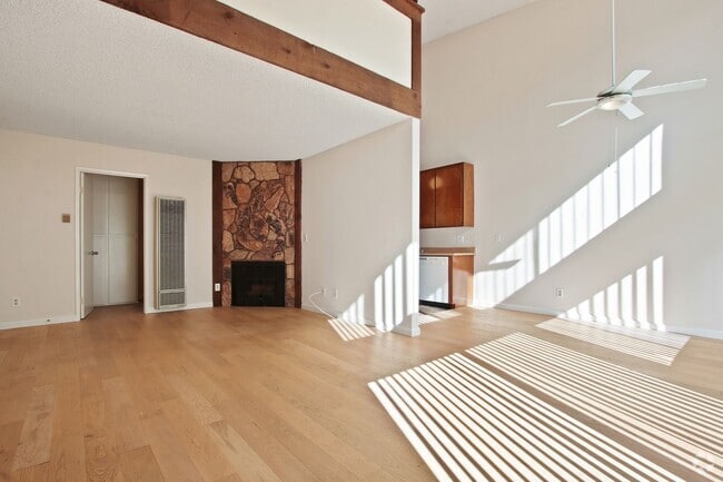 Building Photo - 3415 McLaughlin Ave Unit 204 Rental