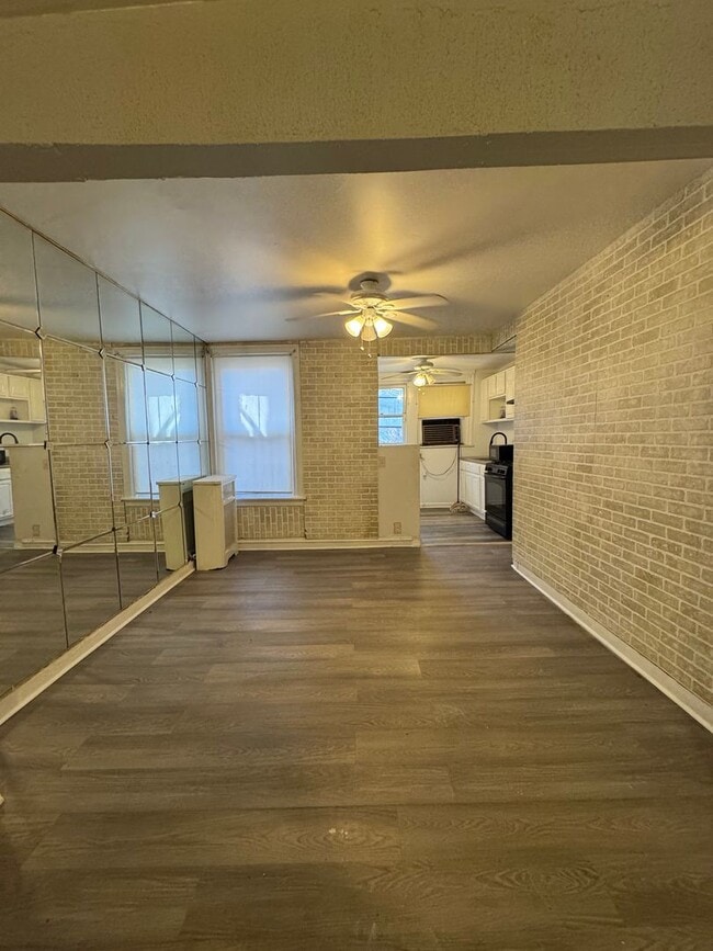 Photo - 1142 E Woodlawn St