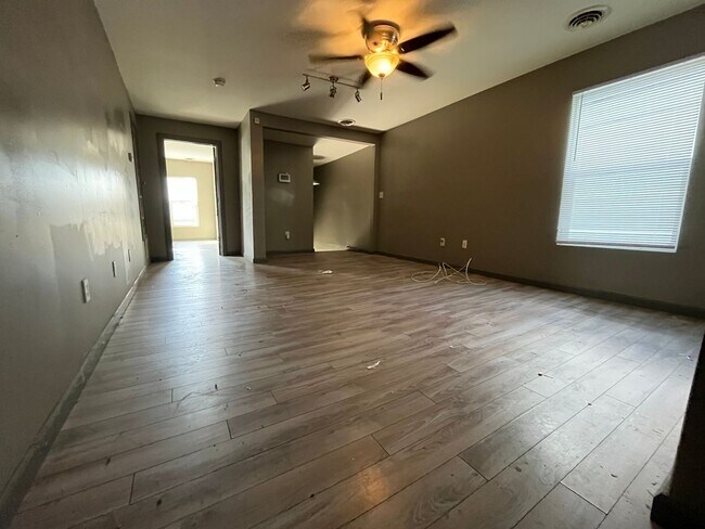 Photo - 968-970-970 Wilson Ave Unit 968