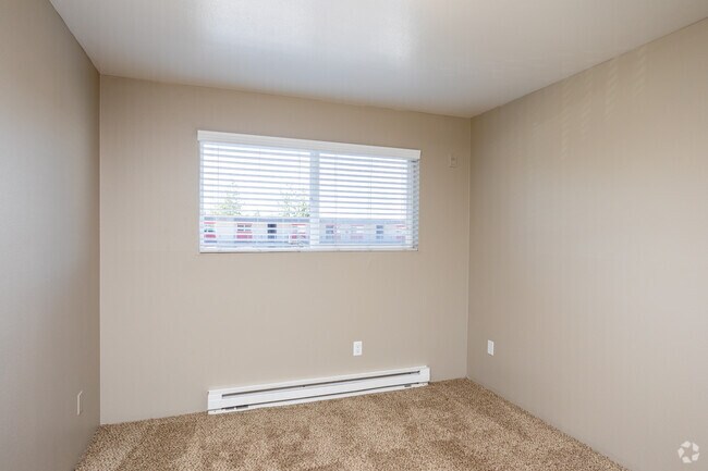 2BR, 1BA - 976 SF