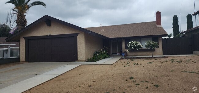 Building Photo - Beautiful 3 bedroom home
