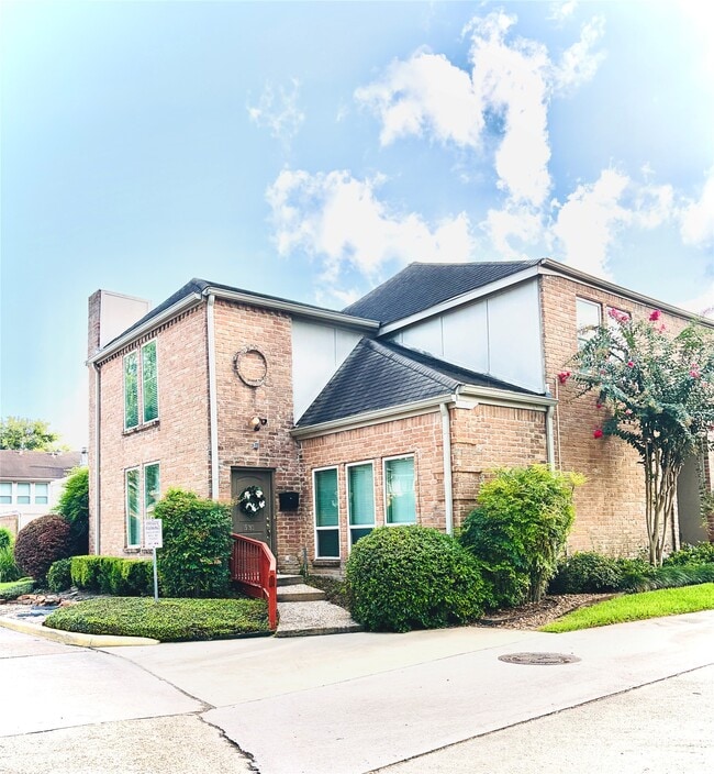 Building Photo - 15193 Kimberley Ct Unit 47