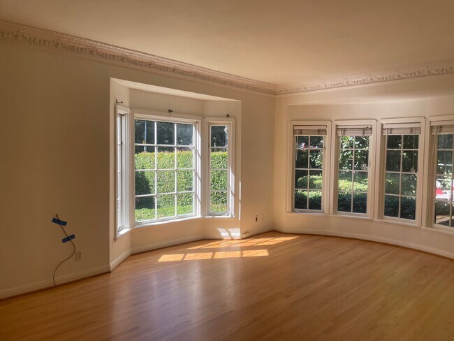 living room - 1238 N Crescent Heights Blvd Unit 1234