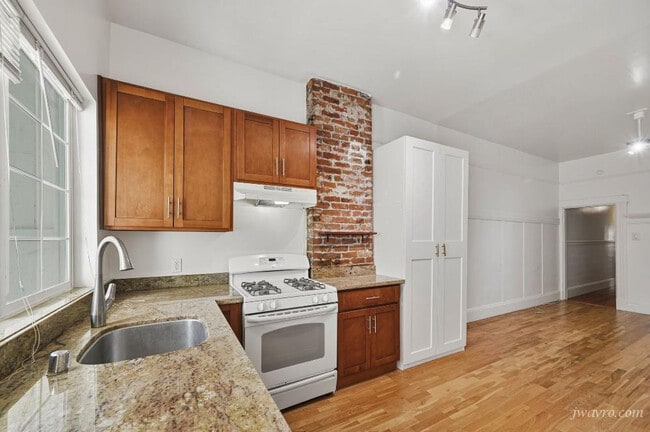 Building Photo - 2981 Sacramento St Unit 11