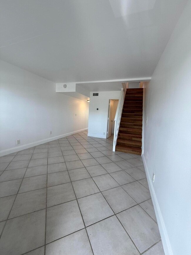 Building Photo - 9500 SW 3rd St Unit 223 Rental