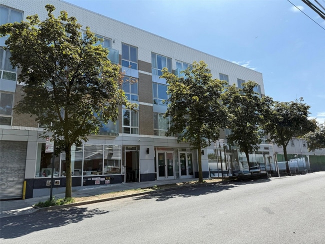 Building Photo - 158-15 Union Tpke Unit 204N