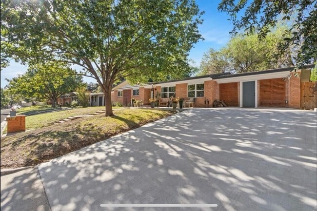 Photo - 2316 Hermanson- Heart of Waco Gem