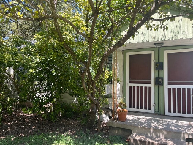 Building Photo - Fairview Properties Unit 304 Park Lane  A