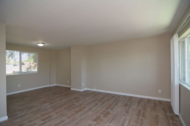 Photo - 933 N 7th Ave
