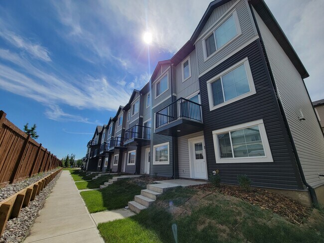 Building Photo - 3640-139 139 Ave NW Unit 32