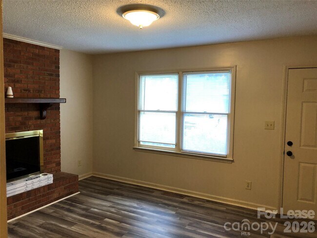Photo - 3009 Chestnut Rd