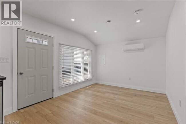 Photo - 362 Gatfield Ave