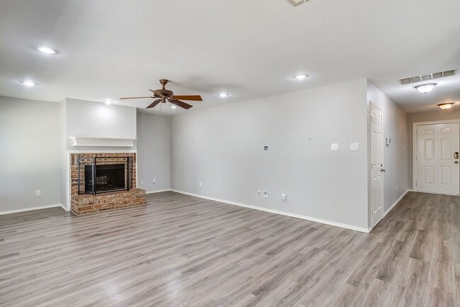 Photo - 2875 Grandview Dr