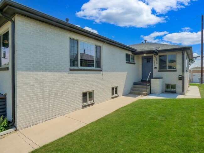 Photo - SLOAN'S LAKE: 2-BEDROOM 1 BATH WITH HIGH-END FINISHES Unit 1310