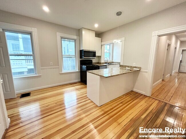 Building Photo - 12 Buttonwood St Unit 1