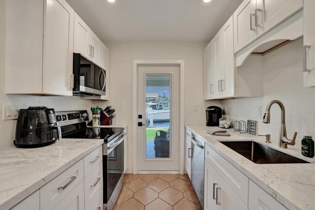 Photo - 2866 NE 30th St Unidad 4