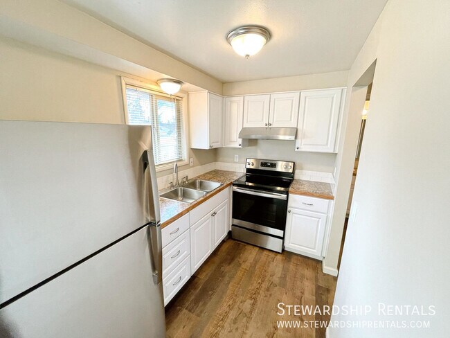 Photo - 1429 W Broadway Unit 4