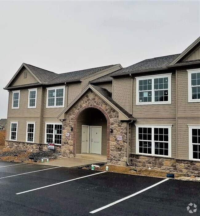 Building Photo - Hummelstown, 2 Bedroom 2 Bath Garden Home!
