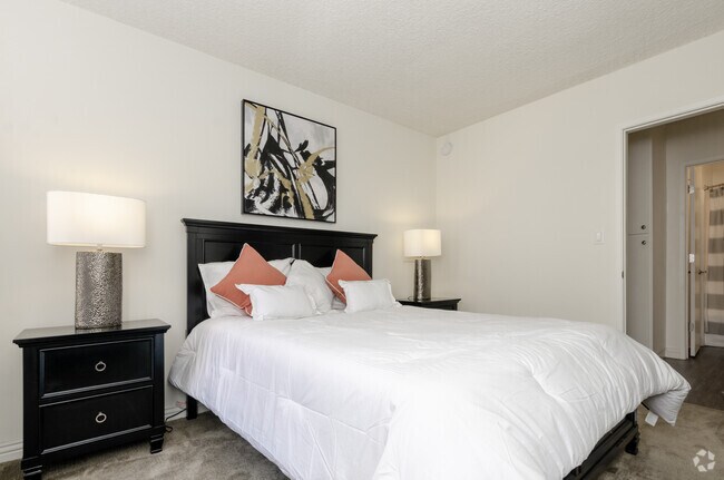 1BR, 1BA - 550 SF