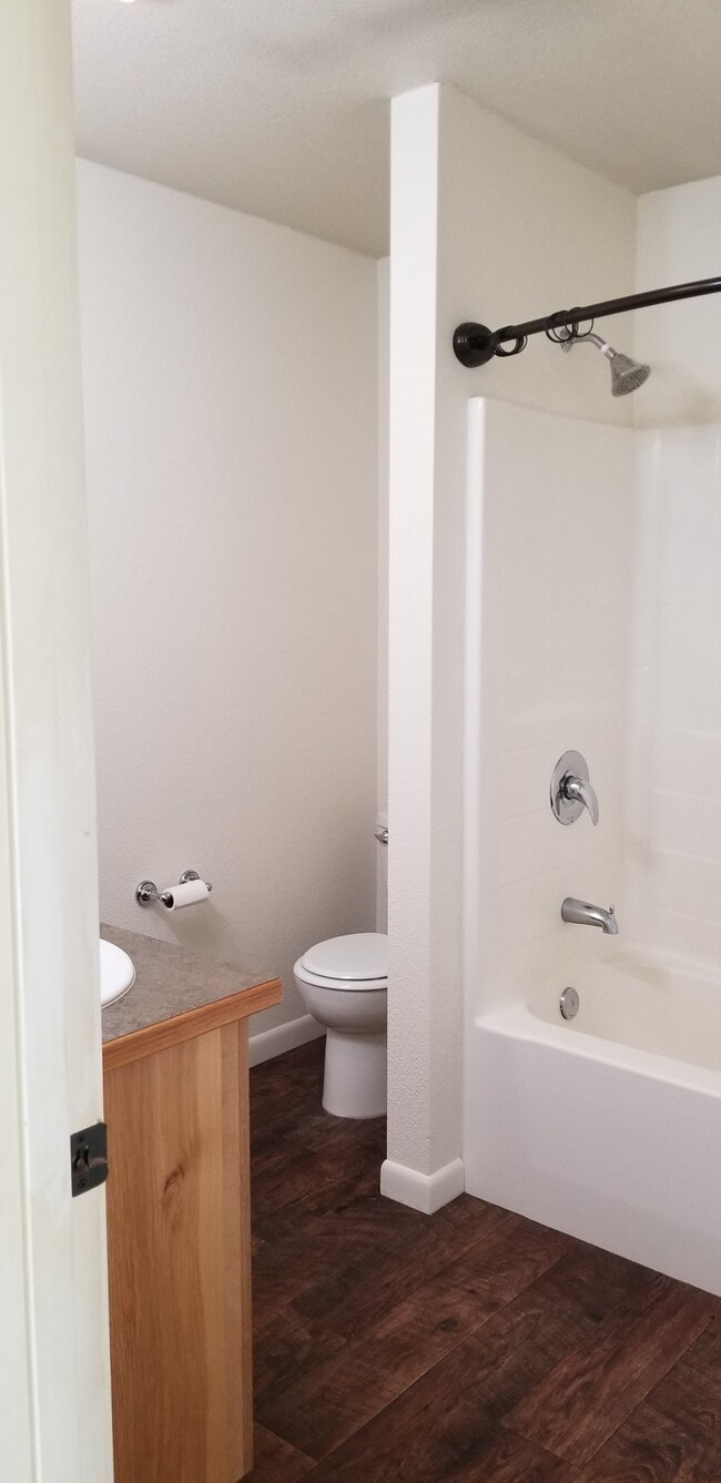 Photo - 472-285 Johnstonville Rd