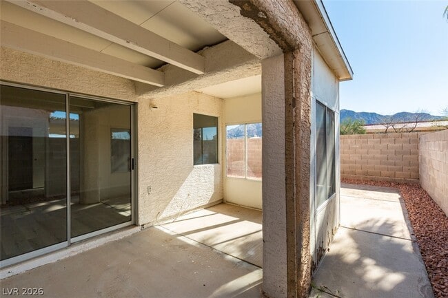 Photo - 582 Searchlight Dr