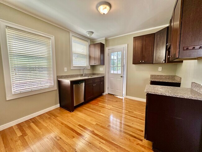 Building Photo - 76 Farquhar St Unit 3 Rental