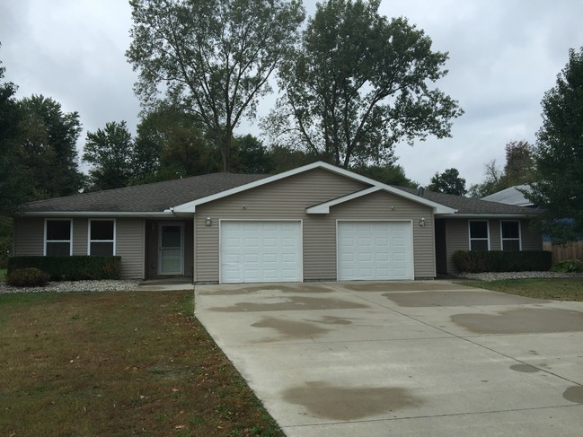 Ranch Duplex - 8115 Kimball Dr Townhome