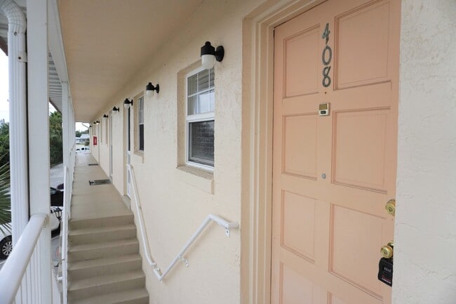 Building Photo - 1510 Ocean Shore Blvd Rental