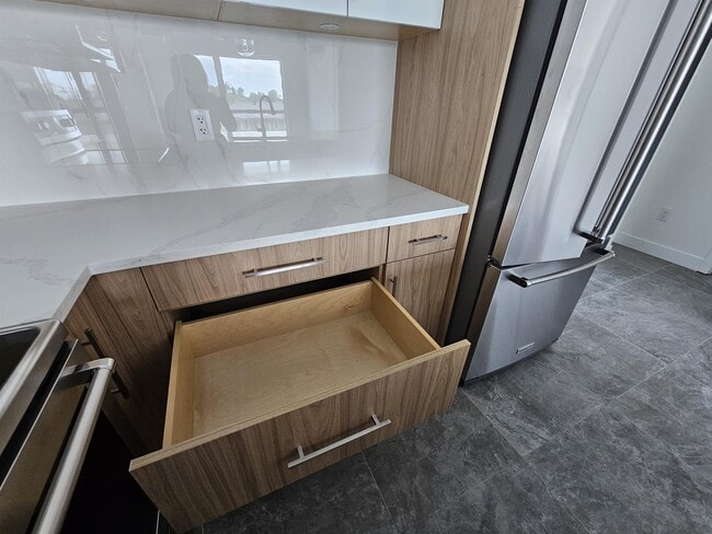 Photo - 11703 Fraser St