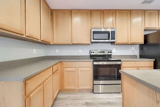 Photo - Beautiful 3 bedroom Townhome in Green Valley Ranch