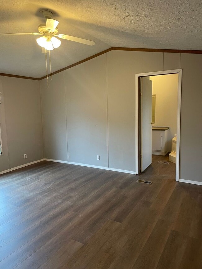 Photo - 476 N Forest St