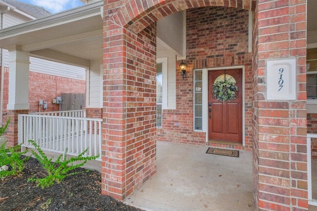 9107 Huckinston Ct