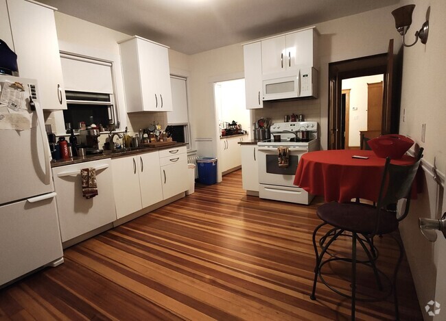 Building Photo - 836 Fellsway Unit 1 Rental